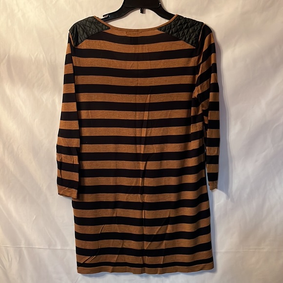 H&M Top with Faux Leather Shoulder Medium - Picture 2 of 7